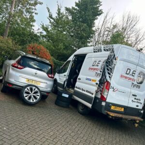 Mobile tyre fitting van service at customer location